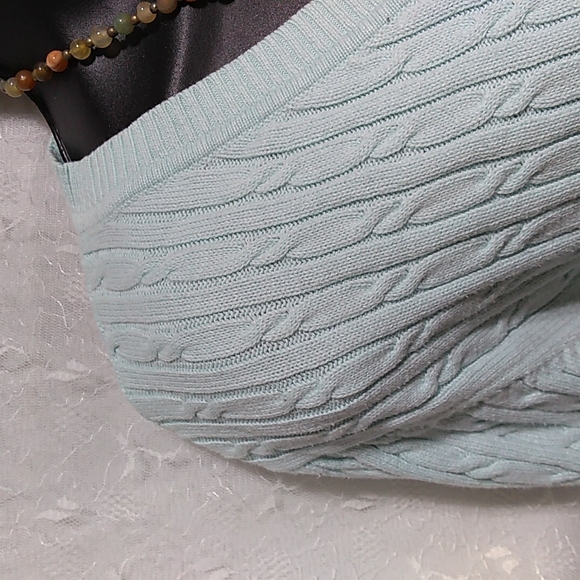 Van Heusen Seafoam / Mint Green Cable Knit V-Neck Pullover Sweater - Picture 3 of 14